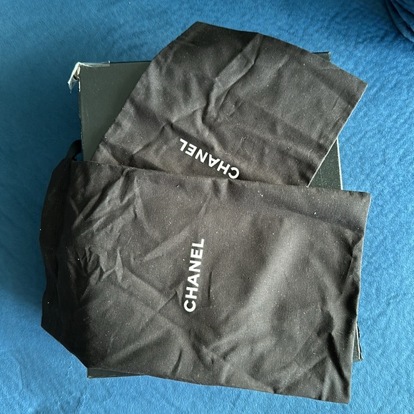 CHANEL 2022 Interlocking CC Ivory and Black Dad Suede Sandals Size 40 - Picture 10 of 12